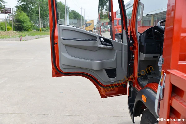 Sinotruk HOWO Tongshuai 150 hp 4X2(6 wheels) 4.15 m single-row flatbed light truck (China VI) (Medium Body) Cab (2) | 86Trucks