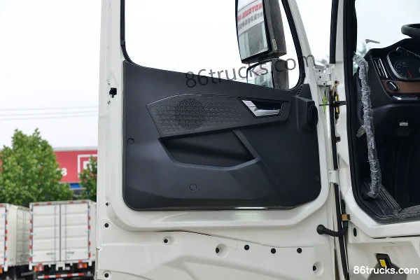 Sinotruk HOWO TH7 Heavy Truck 510 hp 4X2(6 wheels) tractor truck (China VI) Cab (3) | 86Trucks