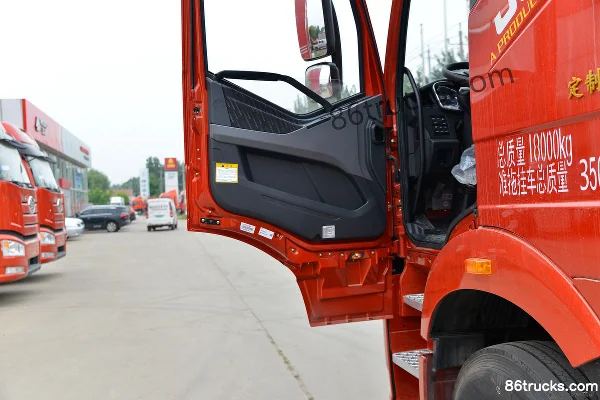 FAW Jiefang New J6P Heavy Truck Custom Edition 460 hp 4X2(6 wheels) AMT automatic tractor truck (China VI) Cab (2) | 86Trucks
