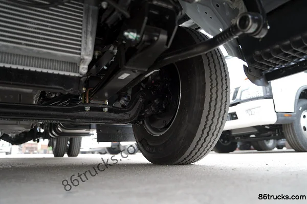 JAC Junling V5 Underground Garage Edition 150hp 4X2(6 wheels) 4.22m Single Row Flatbed Light Truck Chassis (3) | 86Trucks