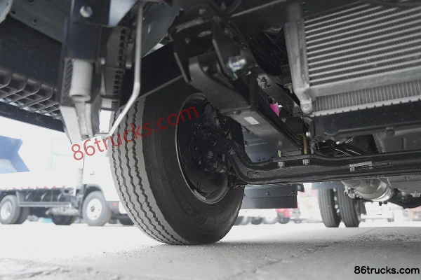 JAC Junling V5 Underground Garage Edition 150hp 4X2(6 wheels) 4.22m Single Row Flatbed Light Truck Chassis (2) | 86Trucks