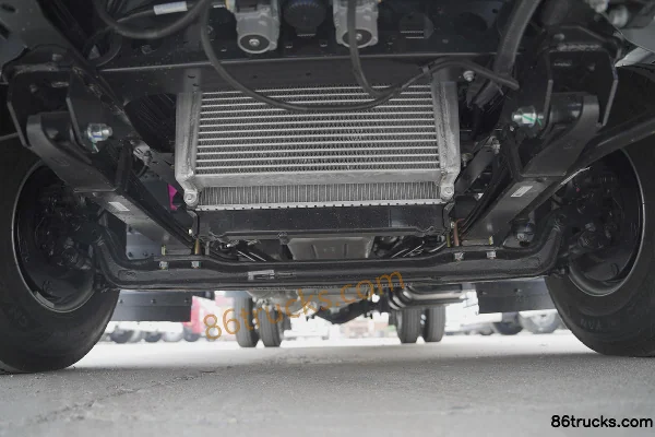 JAC Junling V5 Underground Garage Edition 150hp 4X2(6 wheels) 4.22m Single Row Flatbed Light Truck Chassis (1) | 86Trucks