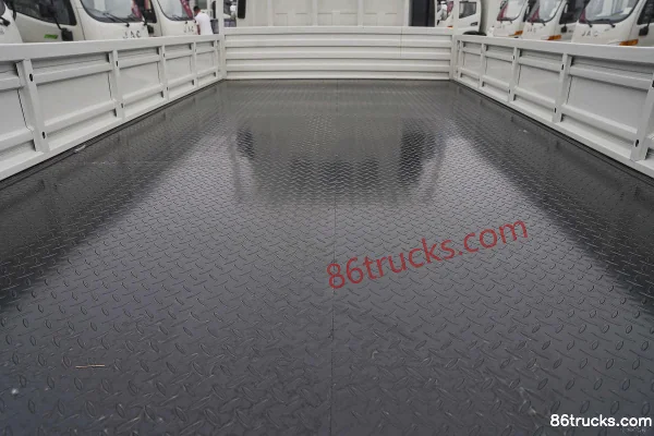 JAC Junling V5 Underground Garage Edition 150hp 4X2(6 wheels) 4.22m Single Row Flatbed Light Truck Body (3) | 86Trucks