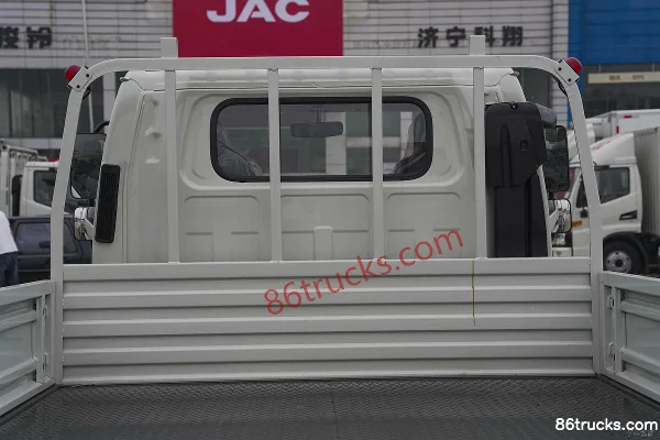JAC Junling V5 Underground Garage Edition 150hp 4X2(6 wheels) 4.22m Single Row Flatbed Light Truck Body (2) | 86Trucks