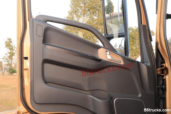 JAC Dewos T9 220hp 4X2(6 wheels) 6.8m Semi-row Livestock Cargo Truck (China VI) Cab (2) | 86Trucks