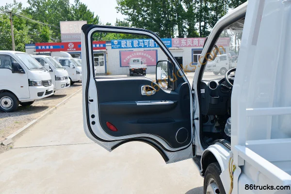 Dongfeng T5 2025 Model 1.6L Gasoline 122hp 4X2(6 wheels) 5-Speed 4.03m Flatbed Mini Truck Cab (1) | 86Trucks
