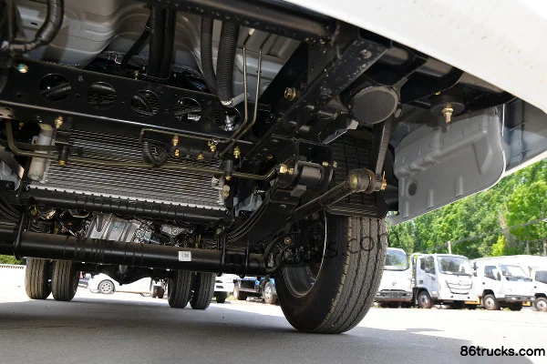 Dongfeng T5 2025 Model 1.6L Gasoline 122hp 4X2(6 wheels) 5-Speed 4.03m Flatbed Mini Truck Chassis (3) | 86Trucks