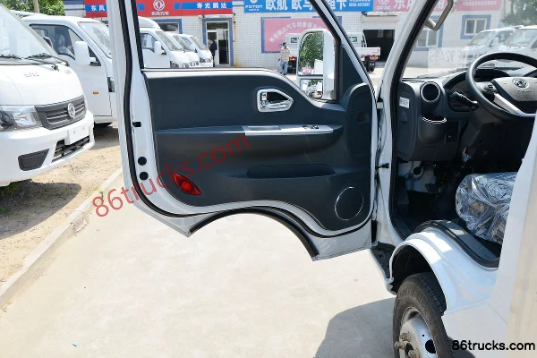 Dongfeng T6 2.0L 122 hp 4X2(6 wheels) 4.05m Single Row Van Light Truck (China VI) Cab (2) | 86Trucks