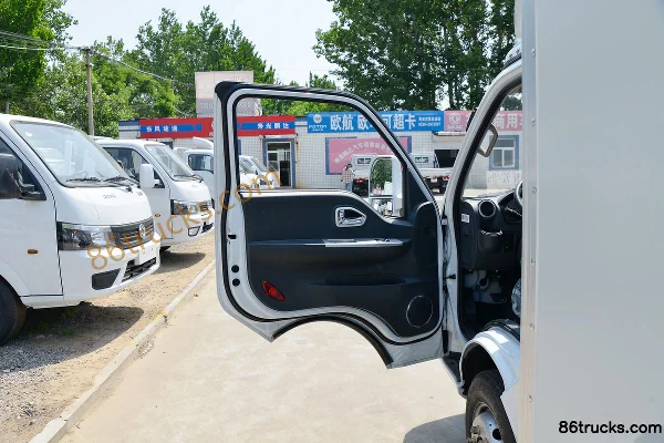 Dongfeng T6 2.0L 122 hp 4X2(6 wheels) 4.05m Single Row Van Light Truck (China VI) Cab (1) | 86Trucks