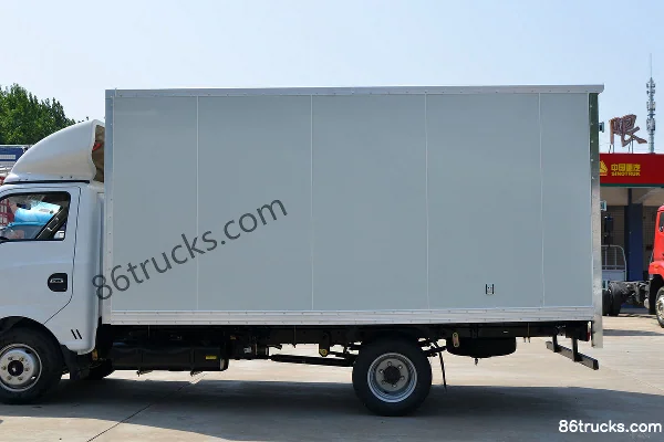 Dongfeng T6 2.0L 122 hp 4X2(6 wheels) 4.05m Single Row Van Light Truck (China VI) Body (2) | 86Trucks