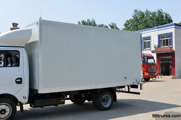 Dongfeng T6 2.0L 122 hp 4X2(6 wheels) 4.05m Single Row Van Light Truck (China VI) Body (1) | 86Trucks