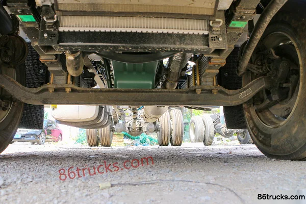 FAW Jiefang J6L camion moyen gamme supérieure 260 ch 4X2(6 roues) 6,75 m camion porteur à grille (China VI) Châssis (1) | 86Trucks