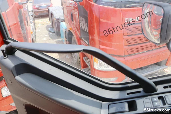 FAW Jiefang J6L 240 ch 4X2(6 roues) 6 m camion frigorifique (toit surélevé) Cabine (2) | 86Trucks