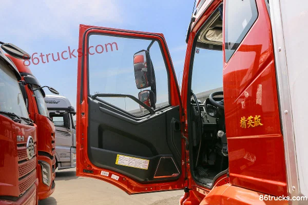 FAW Jiefang J6L 240 ch 4X2(6 roues) 6 m camion frigorifique (toit surélevé) Cabine (1) | 86Trucks
