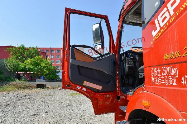 FAW Jiefang Nouveau J6P poids lourd Édition Leader 2.0 560 ch 6X4(10 roues) tracteur routier (China VI) Cabine (1) | 86Trucks