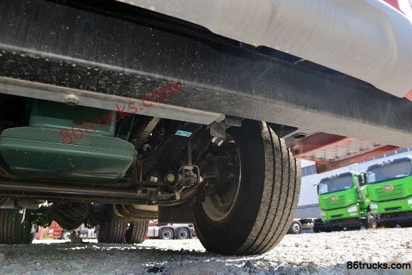 FAW Jiefang Nouveau J6P poids lourd Édition Leader 2.0 560 ch 6X4(10 roues) tracteur routier (China VI) Châssis (3) | 86Trucks