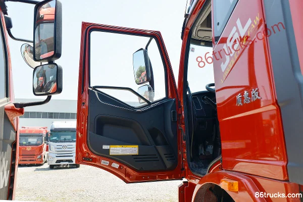 FAW Jiefang J6L Medium Truck Zhihui Edition 240hp 6X2(8 wheels) 7.7m Grating Cargo Truck Cab (1) | 86Trucks