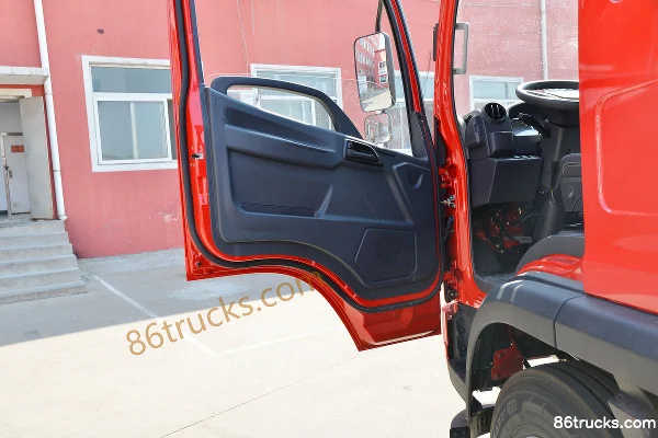 FAW Jiefang Hu V 130hp 4X2(6 wheels) 4.85m Semi-Row Flatbed Light Truck (5T Rear Axle) Cab (2) | 86Trucks