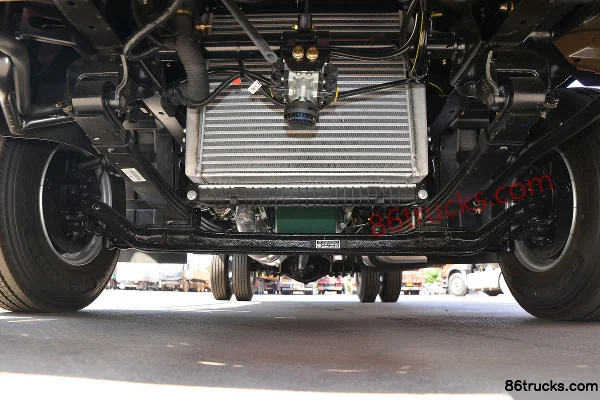 FAW Jiefang Lingtu 165 hp 4X2(6 wheels) 4.2m Single Row Flatbed Light Truck (WLY 6-speed) Chassis (1) | 86Trucks