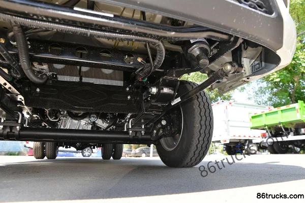 Foton Xiangling M2 version luxe 1,6 L 122 ch 4X2(6 roues) essence 3,3 m camion plateau simple cabine Châssis (3) | 86Trucks