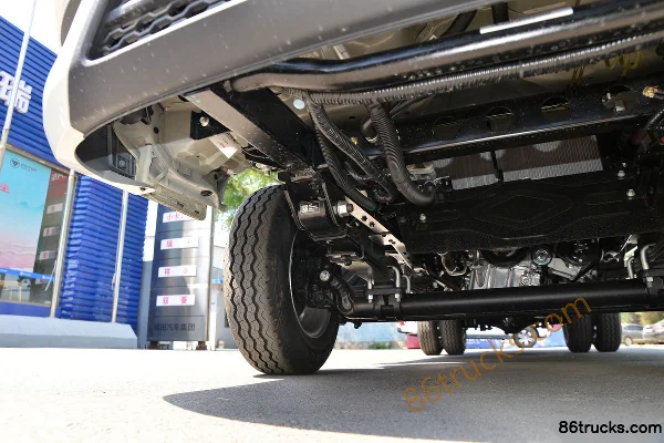 Foton Xiangling M2 version luxe 1,6 L 122 ch 4X2(6 roues) essence 3,3 m camion plateau simple cabine Châssis (2) | 86Trucks