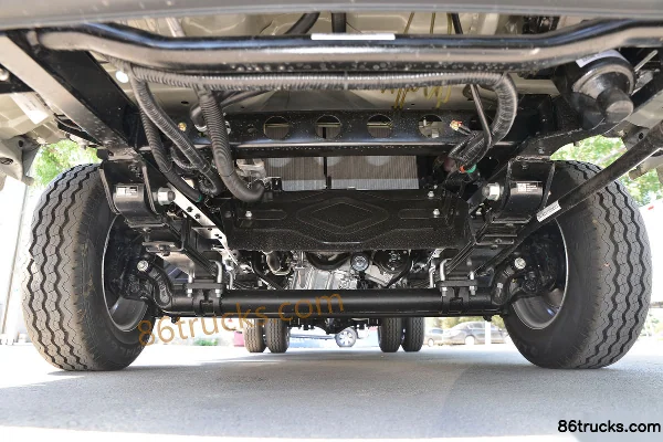 Foton Xiangling M2 version luxe 1,6 L 122 ch 4X2(6 roues) essence 3,3 m camion plateau simple cabine Châssis (1) | 86Trucks