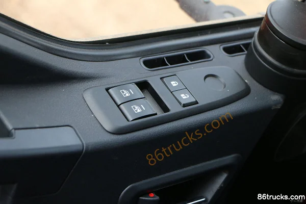 SHACMAN Cummins Delong New M3000 Lightweight Version 345 hp 6X4(10 wheels) Tractor Truck Cab (3) | 86Trucks