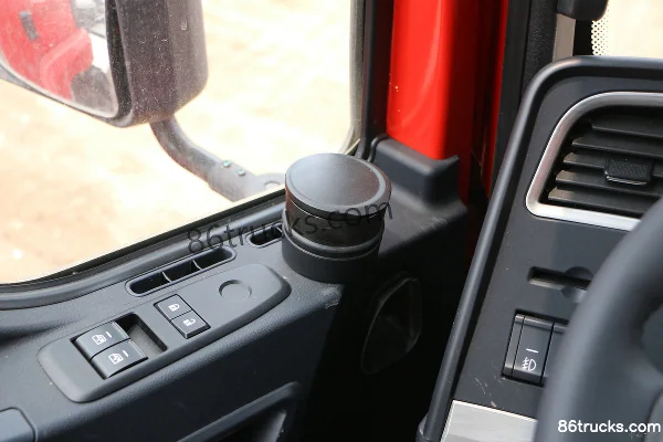SHACMAN Cummins Delong New M3000 Lightweight Version 345 hp 6X4(10 wheels) Tractor Truck Cab (2) | 86Trucks