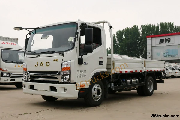JAC Shuailing Q6 130 ch 4X2(6 roues) camion léger à plateau avec cabine simple 4,18 m (China VI) Extérieur (3) | 86Trucks