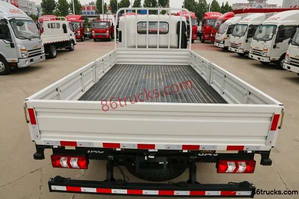 JAC Shuailing Q6 130 ch 4X2(6 roues) camion léger à plateau avec cabine simple 4,18 m (China VI) Carrosserie (3) | 86Trucks