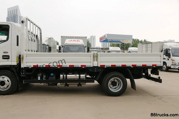 JAC Shuailing Q6 130 ch 4X2(6 roues) camion léger à plateau avec cabine simple 4,18 m (China VI) Carrosserie (1) | 86Trucks