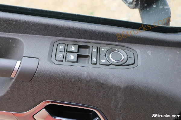 Sinotruk HOWO MAX 460 ch 8X4(12 roues) 9.55 m camion porteur à rideaux coulissants (China VI) Cabine (3) | 86Trucks