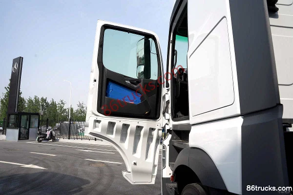 Mercedes-Benz New Actros Heavy Truck 450 hp 4X2(6 wheels) Tractor Truck (Model 1845 LS) (China VI) Cab (1) | 86Trucks