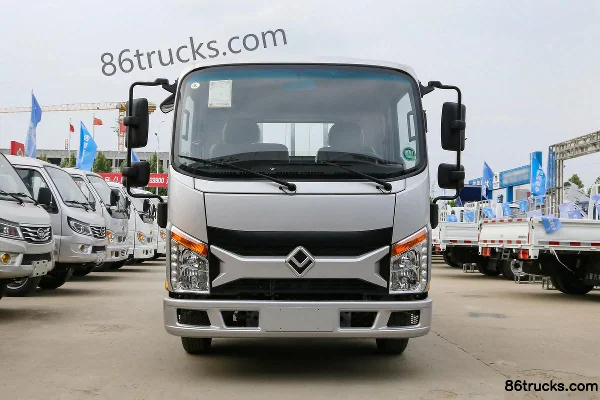 Ouling Jinlika II 2.0L 150 hp 4X2(6 wheels) gasoline 3.8 m semi-row flatbed light truck Exterior (2) | 86Trucks