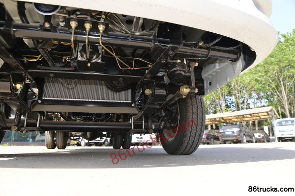 Dongfeng Xiaobawang W17 2L 133hp 4X2(6 wheels) 3.95m Single Row Flatbed Light Truck (China VI) Chassis (3) | 86Trucks