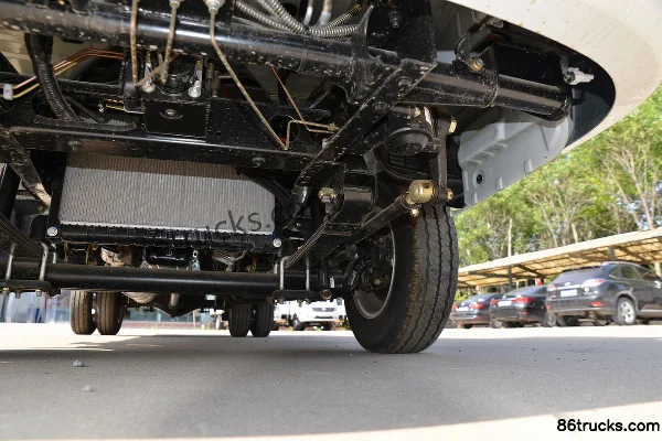 Dongfeng Xiaobawang W17 1.6L 123hp 4X2(6 wheels) 3.95m Single Row Flatbed Light Truck (China VI) Chassis (3) | 86Trucks