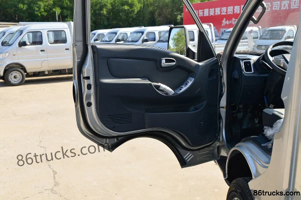 Dongfeng Xiaobawang W17 1.5L 113hp 4X2(6 wheels) 3.6m Wing Opening Van Mini Truck (China VI) Cab (2) | 86Trucks