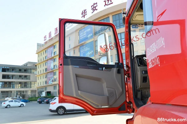 SHACMAN Delong New M3000S 430hp 6X4(10 wheels) Dangerous Goods Tractor Truck (China VI) Cab (1) | 86Trucks