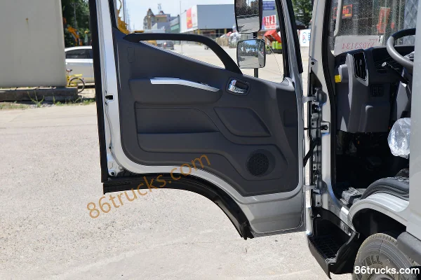 Foton Aoling Supersonic 156hp 4X2(6 wheels) 3.735m Refrigerated Truck (China VI) Cab (2) | 86Trucks