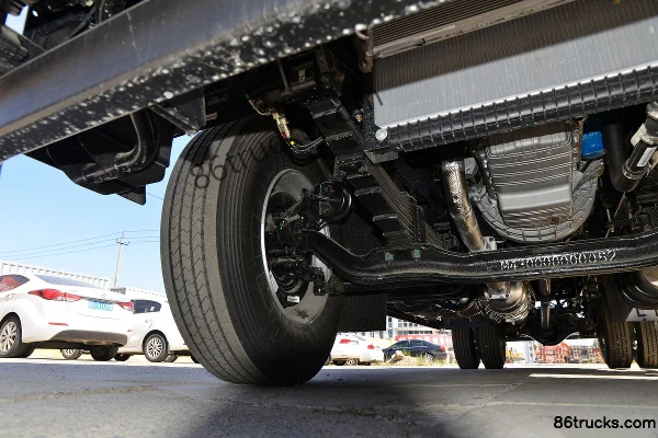 Foton Aoling Bumblebee 230hp 4X2(6 wheels) 6.8m Crew Cab Flatbed Cargo Truck (China VI) Chassis (2) | 86Trucks