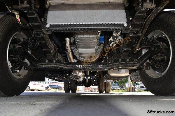 Foton Aoling Bumblebee 230hp 4X2(6 wheels) 6.8m Crew Cab Flatbed Cargo Truck (China VI) Chassis (1) | 86Trucks