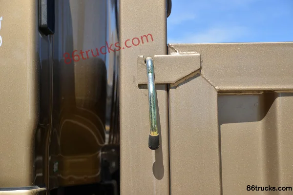Foton Aoling Bumblebee 230hp 4X2(6 wheels) 6.8m Crew Cab Flatbed Cargo Truck (China VI) Body (3) | 86Trucks