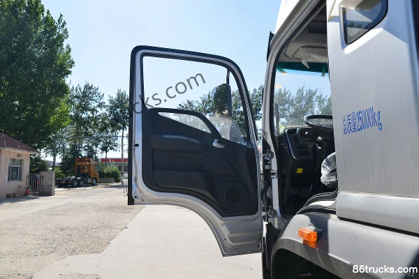 Foton AumanXingxing Basic Edition 260hp 6X2(8 wheels) 8.1m van cargo truck (China VI) Cab (1) | 86Trucks