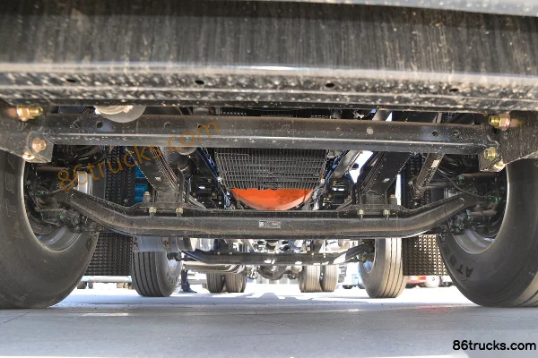 Foton AumanEST 6 Series Heavy Truck 320 hp 8X4(12 wheels) 9.53 m Flatbed Cargo Truck (3.7 Ratio) Chassis (1) | 86Trucks