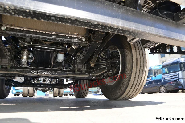 Foton AumanXingxing Basic Edition 260hp 6X2(8 wheels) 8.1m van cargo truck (China VI) Chassis (3) | 86Trucks