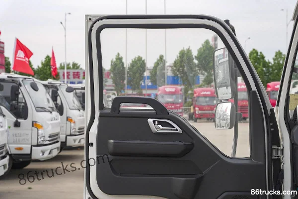 JAC Kangling J6 130 hp 4X2(6 wheels) 3.85m semi-row flatbed light truck (China VI) Cab (3) | 86Trucks