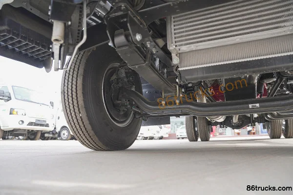 JAC Kangling J6 130 hp 4X2(6 wheels) 3.85m semi-row flatbed light truck (China VI) Chassis (2) | 86Trucks