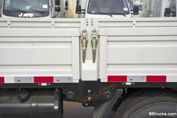 JAC Kangling J6 130 hp 4X2(6 wheels) 3.85m semi-row flatbed light truck (China VI) Body (3) | 86Trucks