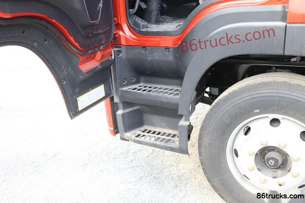 FAW Jiefang Qingdao JK6 medium truck 220 hp 4X2(6 wheels) 6.75m stake cargo truck (China VI) Cab (1) | 86Trucks