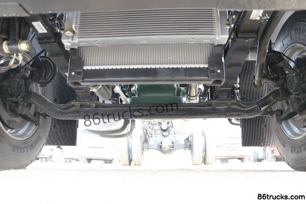 FAW Jiefang Qingdao JK6 medium truck 220 hp 4X2(6 wheels) 6.75m stake cargo truck (China VI) Chassis (1) | 86Trucks